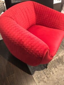 red round sitting chair