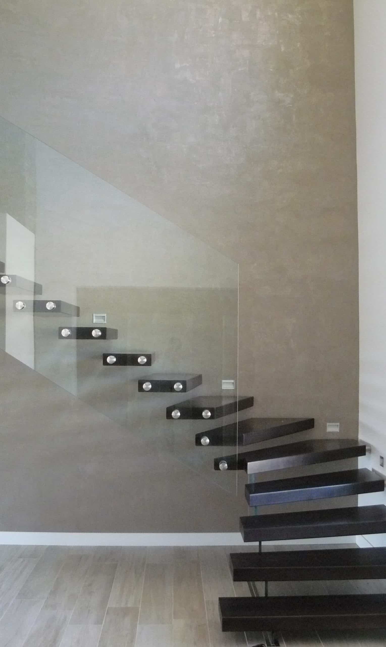 moderne minimalisticke konzolove schodisko